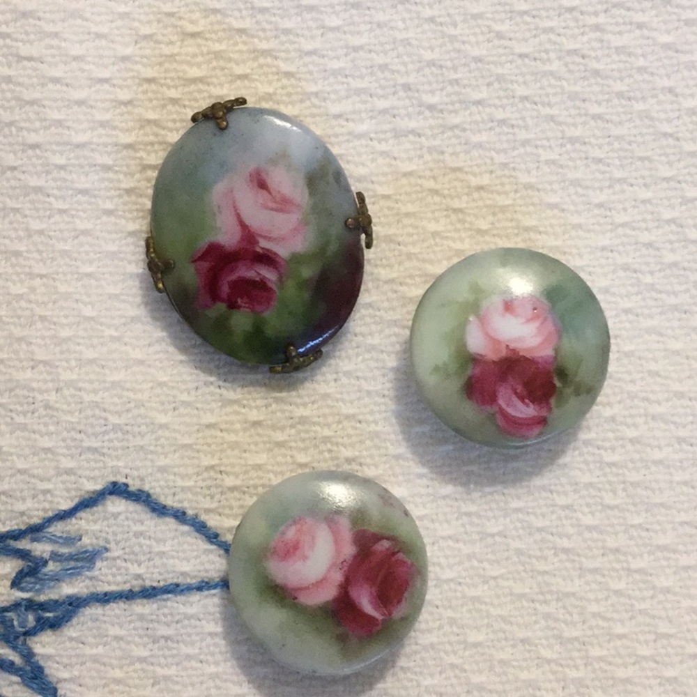 Vintage trio of a pin and buttons or cuff links